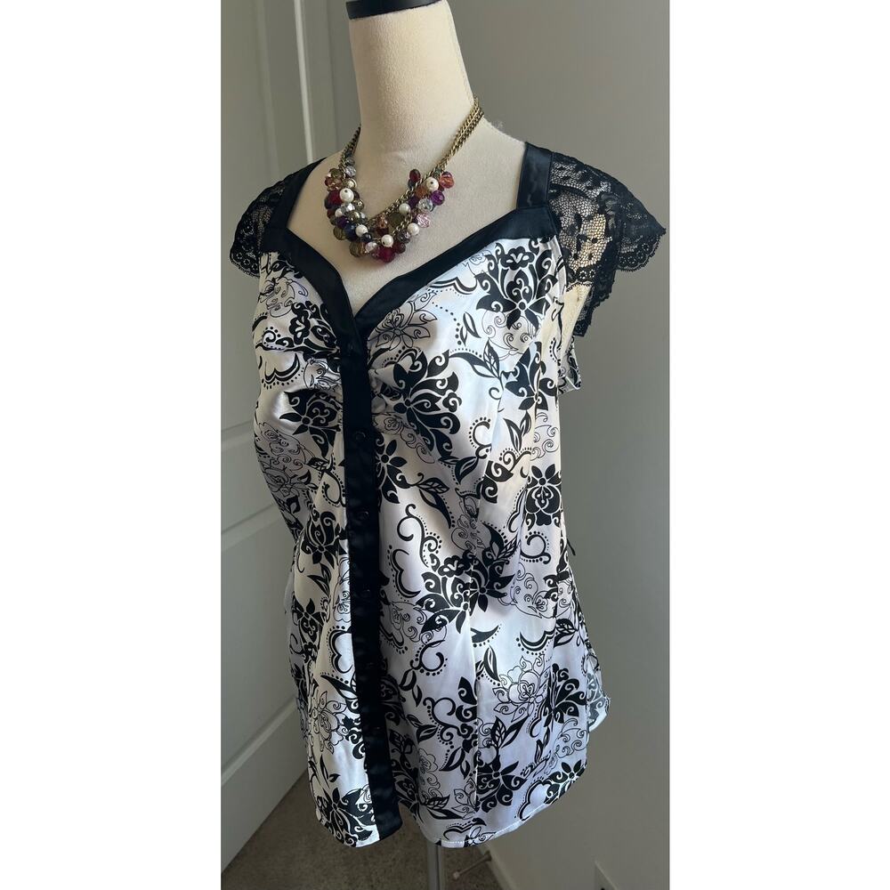 Studio 1940 Y2K Goth Black/White Satin/Lace Floral Button Down Blouse Top 18/20W - Picture 3 of 8